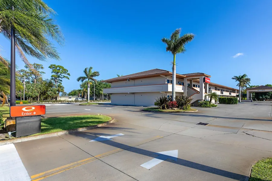 Econo Lodge Vero Beach - Downtown hotel detail image 2