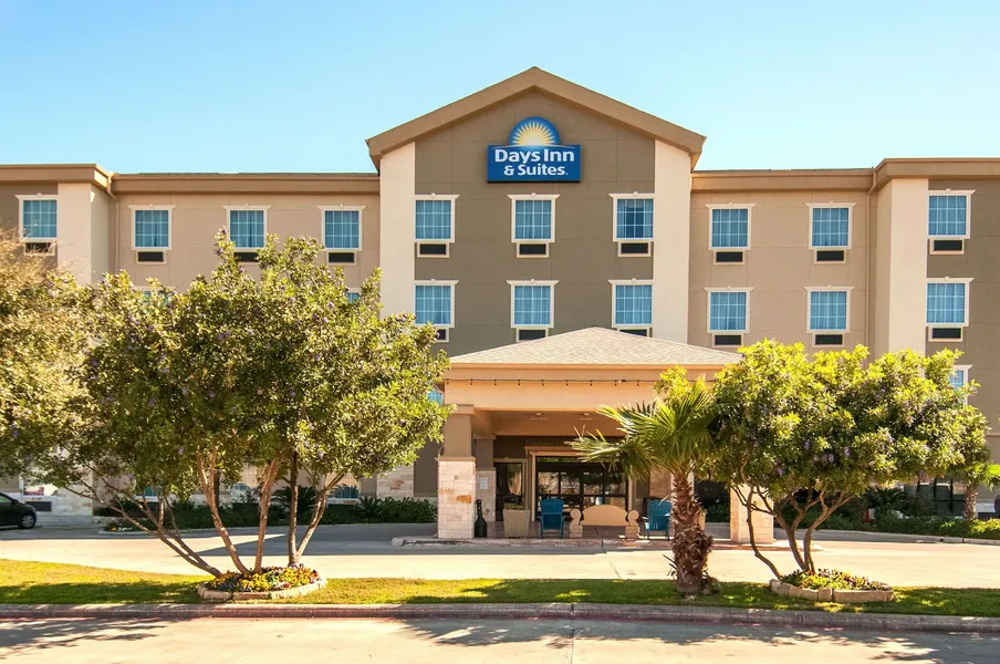 Days Inn & Suites by Wyndham San Antonio near Frost Bank Center hotel detail image 2