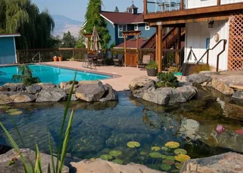 Country Willows Inn and Estate hotel thumbnail 3