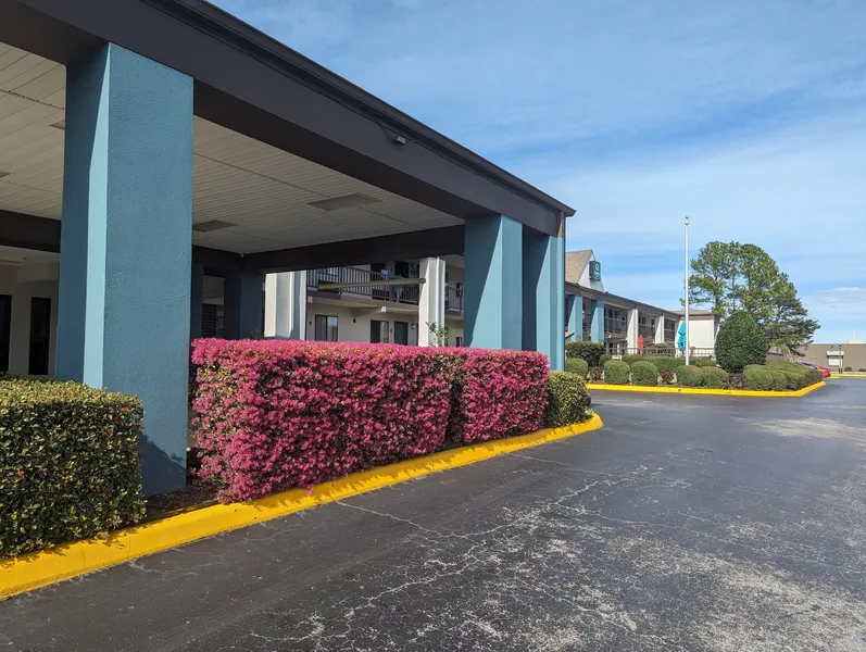 Quality Inn Pelham I-65 exit 246 hotel detail image 2