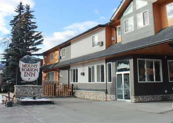 Mount Robson Inn hotel thumbnail 2