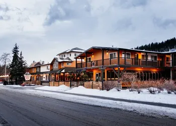 Mount Robson Inn hotel thumbnail 3