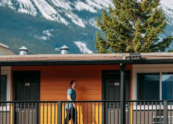 Mount Robson Inn hotel thumbnail 6