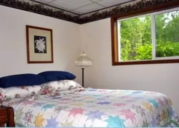 Daniels Lake Lodge B&B hotel thumbnail 4
