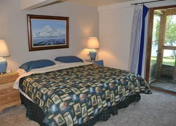 Daniels Lake Lodge B&B hotel thumbnail 6