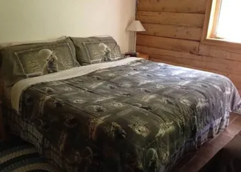 Daniels Lake Lodge B&B hotel thumbnail 8