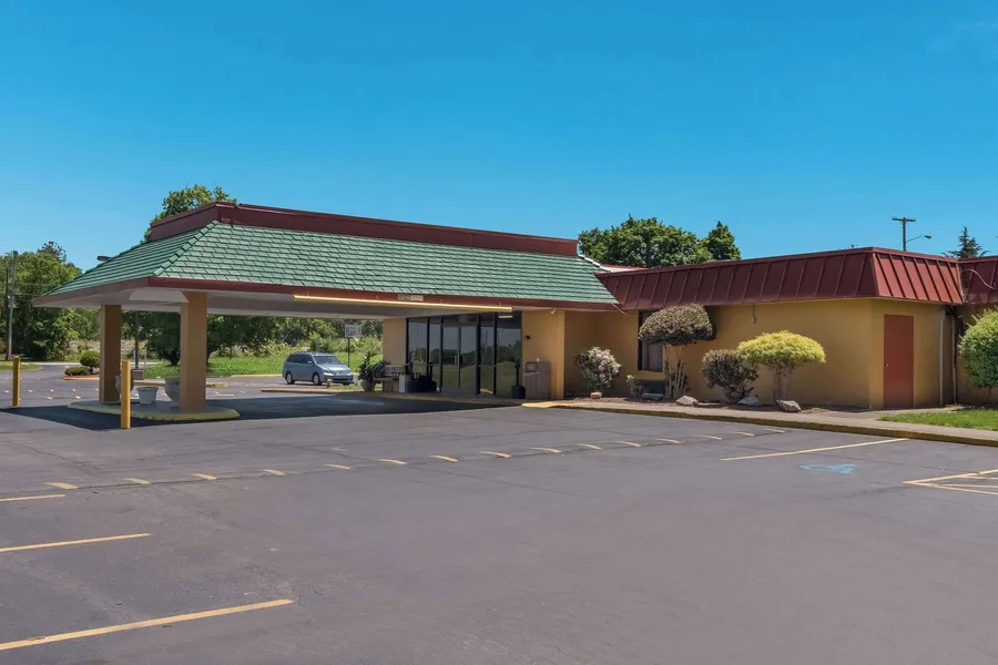 Econo Lodge hotel detail image 6