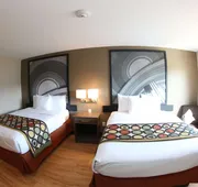 Super 8 by Wyndham Portsmouth hotel detail image 4