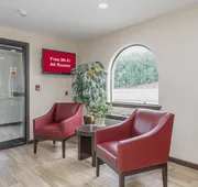 Red Roof Inn & Suites Rome hotel detail image 4