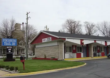 Pinconning Trail Inn Motel hotel thumbnail 2