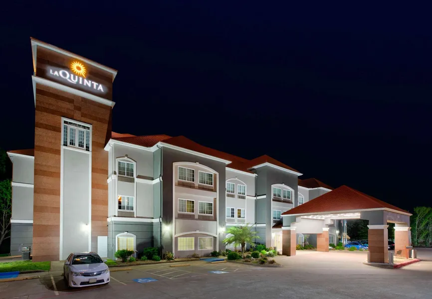 La Quinta Inn & Suites by Wyndham Palestine hotel detail image 2
