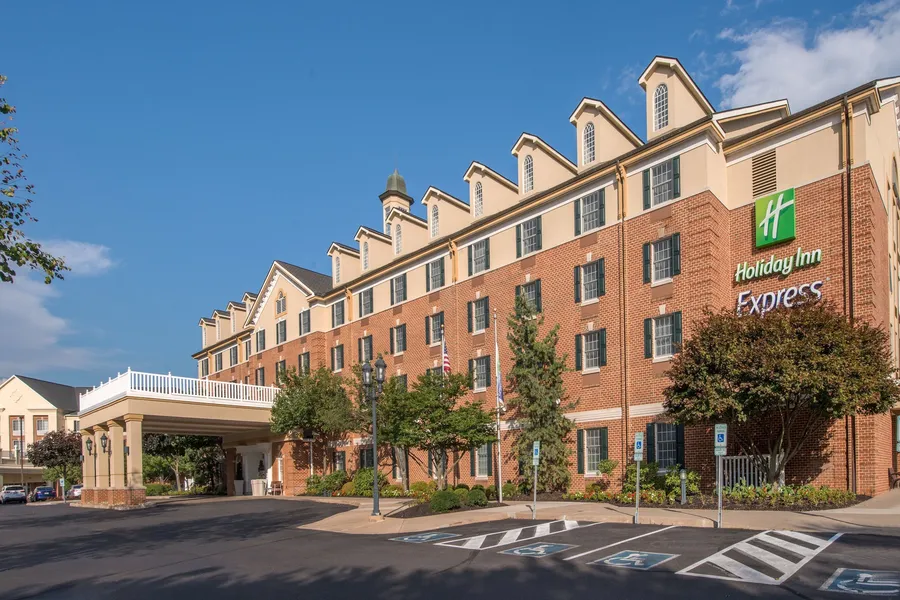 Holiday Inn Express State College at Williamsburg Square by IHG hotel detail image 2