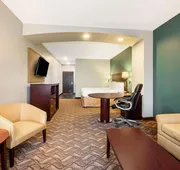 La Quinta Inn & Suites by Wyndham Longview North hotel detail image 4