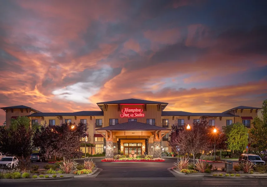 Hampton Inn & Suites Windsor - Sonoma Wine Country hotel detail image 6