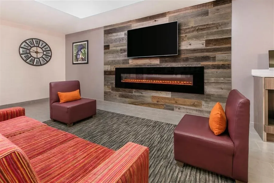 La Quinta Inn & Suites by Wyndham Fredericksburg hotel detail image 6