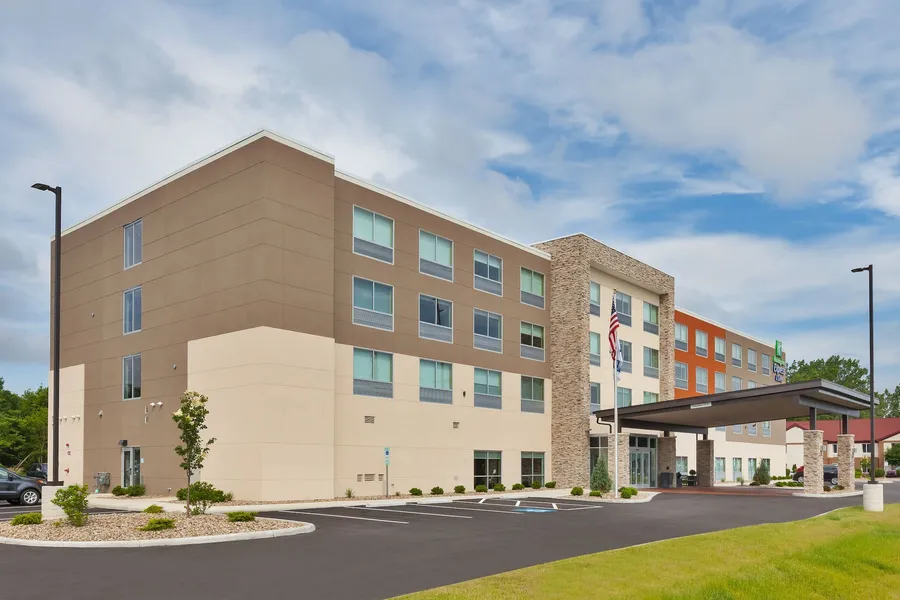 Holiday Inn Express & Suites Milan – Sandusky Area by IHG hotel detail image 2