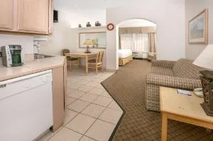 Baymont by Wyndham Roswell hotel thumbnail 2