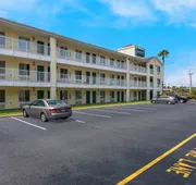 HomeTowne Studios by Red Roof Orlando - UCF Area hotel detail image 5