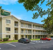 HomeTowne Studios by Red Roof Orlando - UCF Area hotel detail image 7