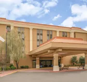 La Quinta Inn & Suites by Wyndham Memphis Airport Graceland hotel detail image 4