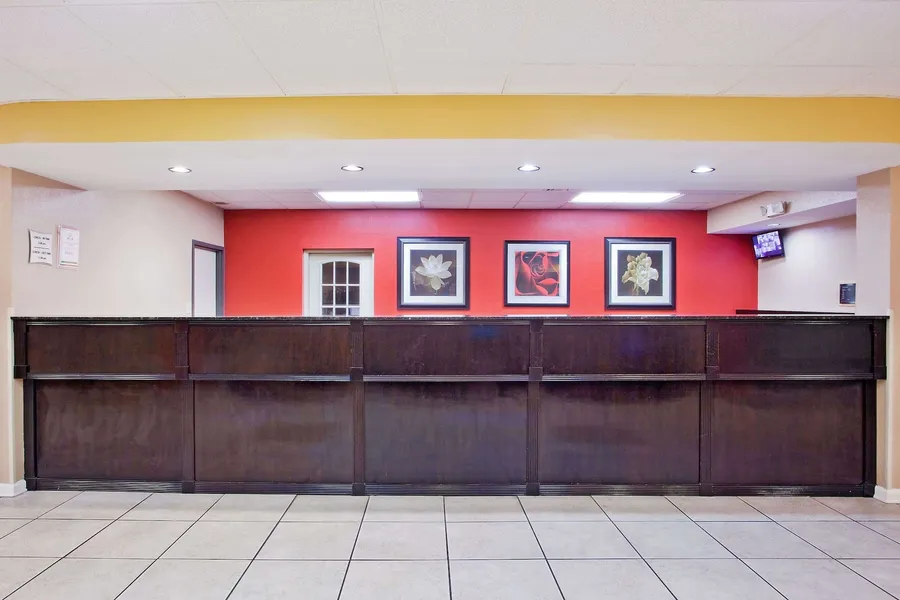La Quinta Inn & Suites by Wyndham Memphis Airport Graceland hotel detail image 6