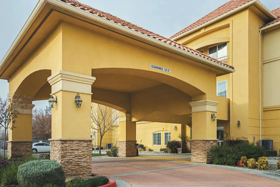 La Quinta Inn & Suites by Wyndham Fresno Northwest hotel detail image 2