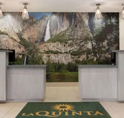 La Quinta Inn & Suites by Wyndham Fresno Northwest hotel detail image 3