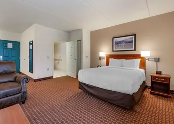 Clarion Suites At The Alliant Energy Center hotel thumbnail 7