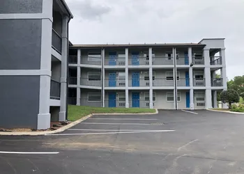 Red Lion Inn & Suites Nashville Airport (Closed) hotel thumbnail 2