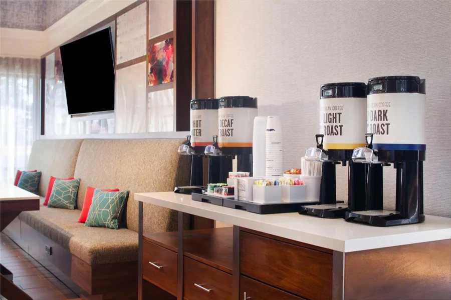 Hampton Inn & Suites Atlanta Airport North I-85 hotel detail image 6