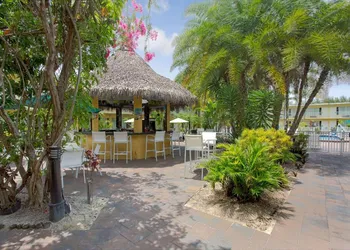 Ramada by Wyndham Fort Lauderdale Airport/Cruise Port hotel thumbnail 2