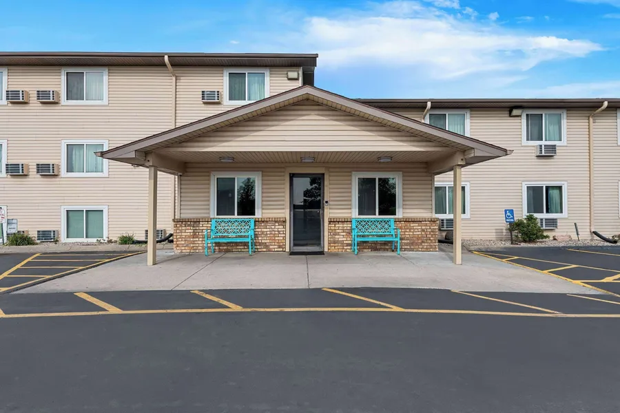 Super 8 by Wyndham Council Bluffs IA Omaha NE Area hotel detail image 2