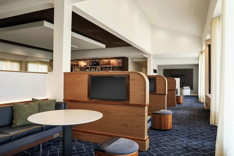 Courtyard by Marriott St Louis Westport Plaza hotel detail image 6