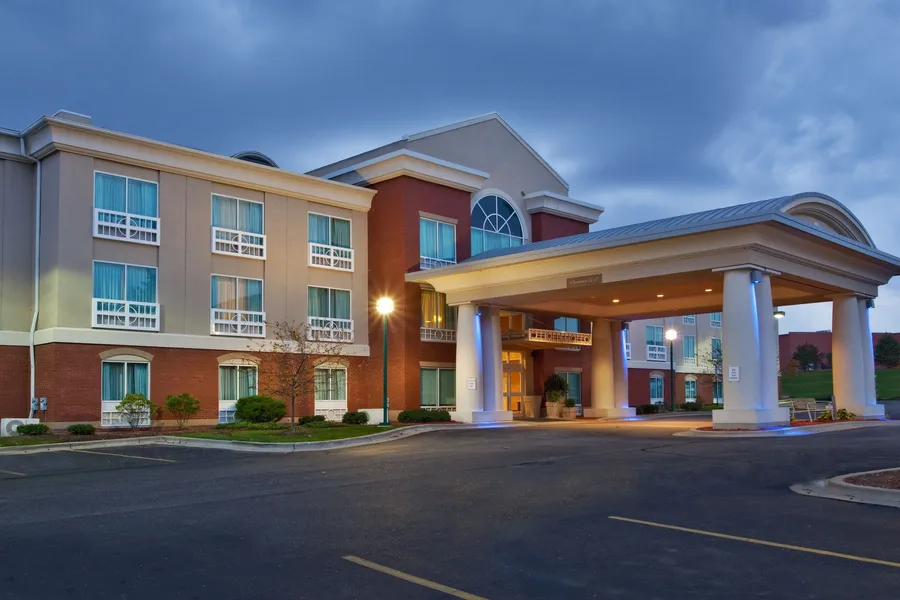 Holiday Inn Express Hotel & Suites Grand Rapids-North by IHG hotel detail image 2