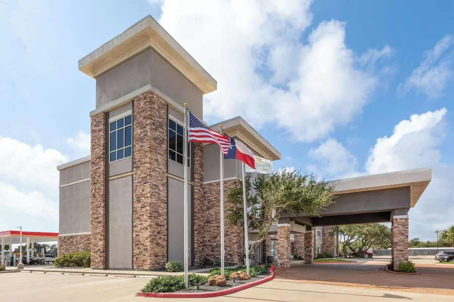 La Quinta Inn & Suites by Wyndham Rockport - Fulton hotel detail image 6