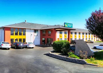 Quality Inn Airport hotel thumbnail 3