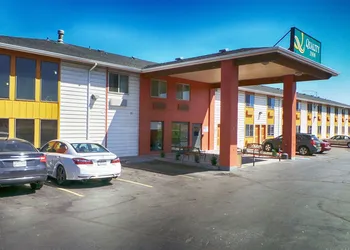 Quality Inn Airport hotel thumbnail 4