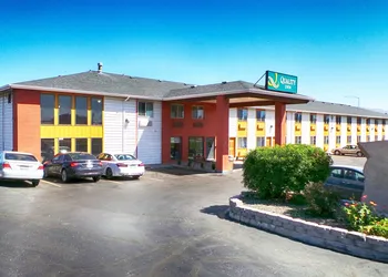 Quality Inn Airport hotel thumbnail 5