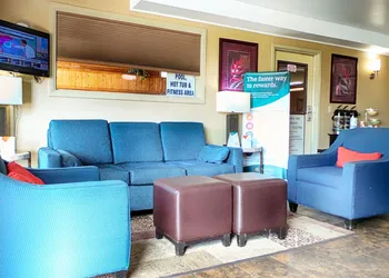 Quality Inn Airport hotel thumbnail 7