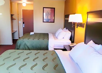 Quality Inn Airport hotel thumbnail 8