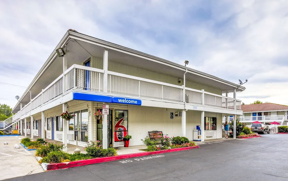 Motel 6 Medford, OR - North hotel detail image 2