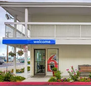 Motel 6 Medford, OR - North hotel detail image 3