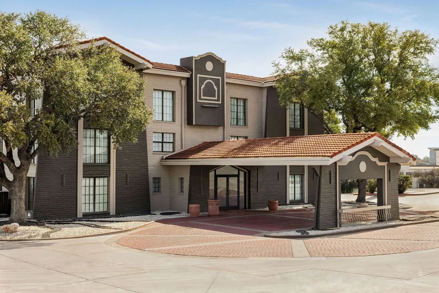 La Quinta Inn by Wyndham San Antonio I-35 N at Toepperwein hotel detail image 2