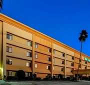 La Quinta Inn & Suites by Wyndham Houston Baytown East hotel detail image 3