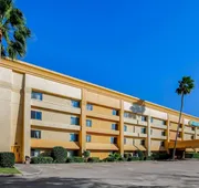 La Quinta Inn & Suites by Wyndham Houston Baytown East hotel detail image 4