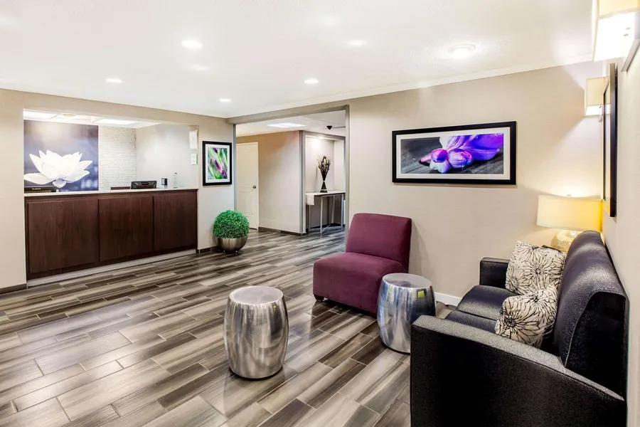 La Quinta Inn & Suites by Wyndham Houston Baytown East hotel detail image 6