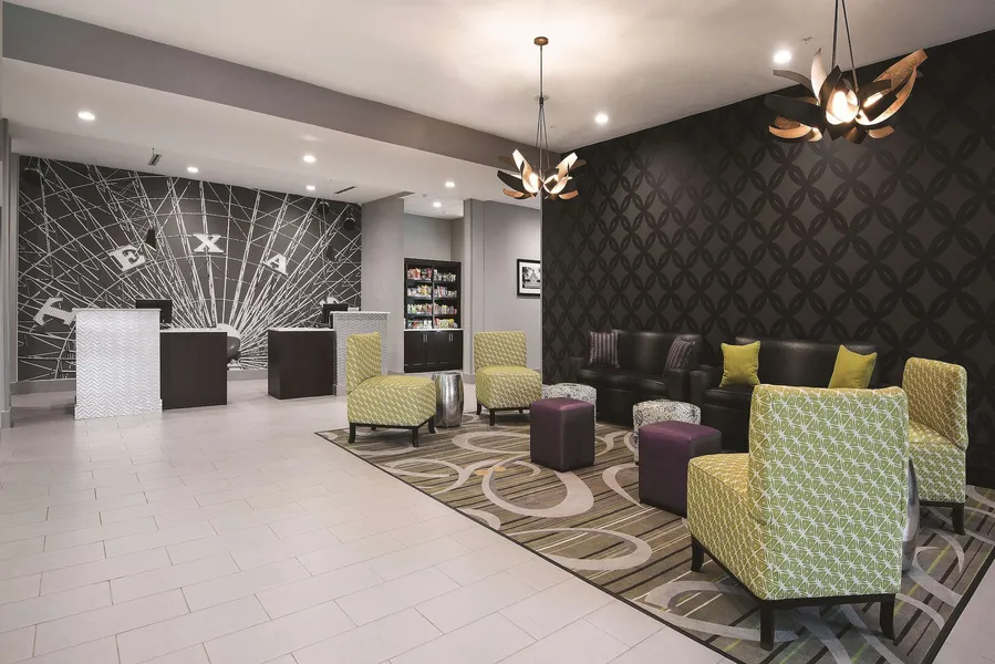 La Quinta Inn & Suites by Wyndham Fort Worth West - I-30 hotel detail image 6