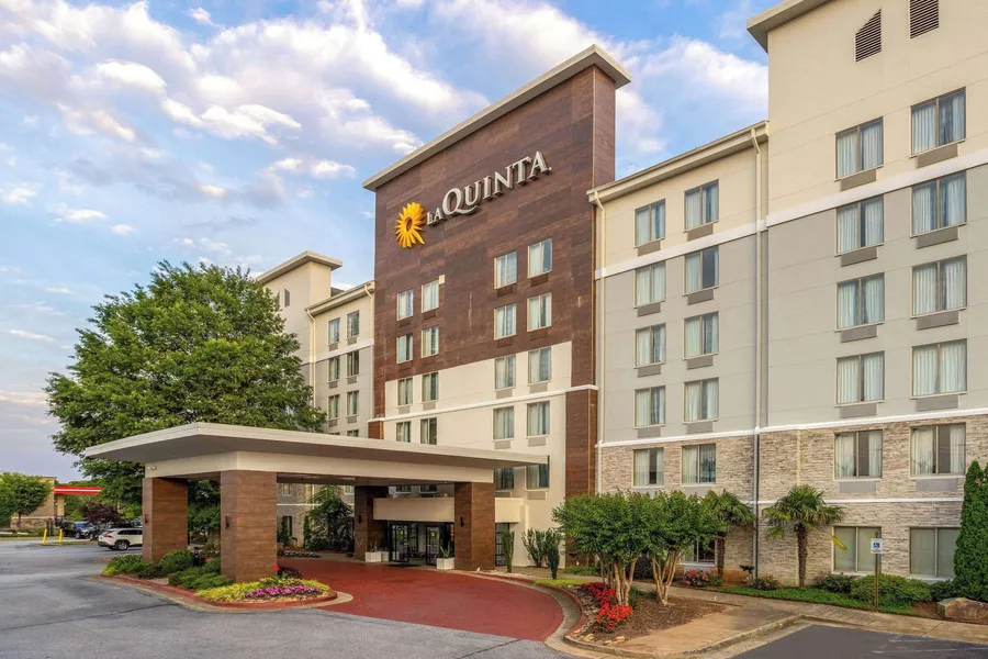 La Quinta Inn & Suites by Wyndham Atlanta Airport North hotel detail image 2