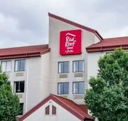 Red Roof Inn & Suites Indianapolis Airport hotel detail image 7