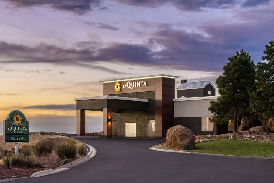 La Quinta Inn & Suites by Wyndham Santa Rosa hotel detail image 2
